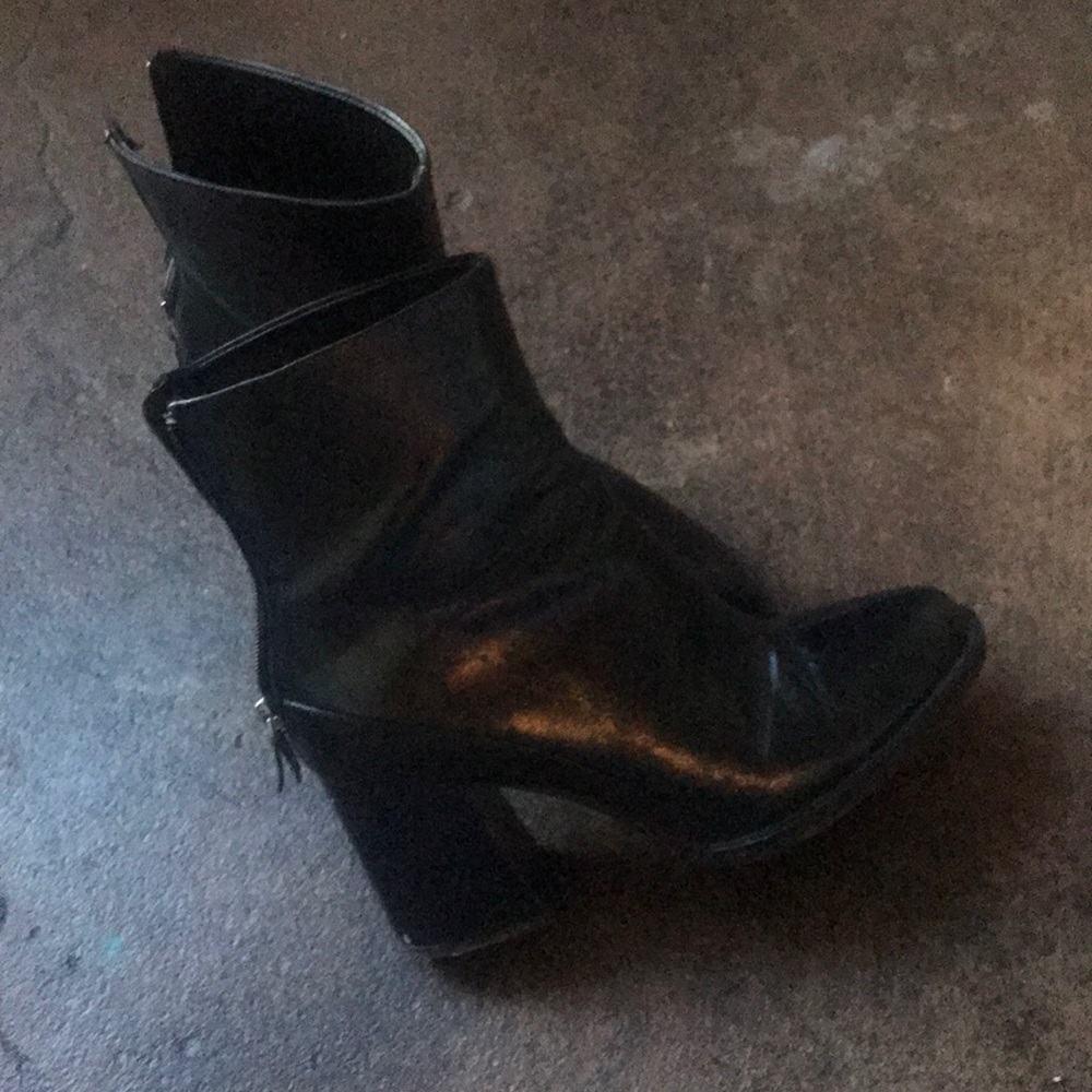 Zara Boot - Picture 2 of 2
